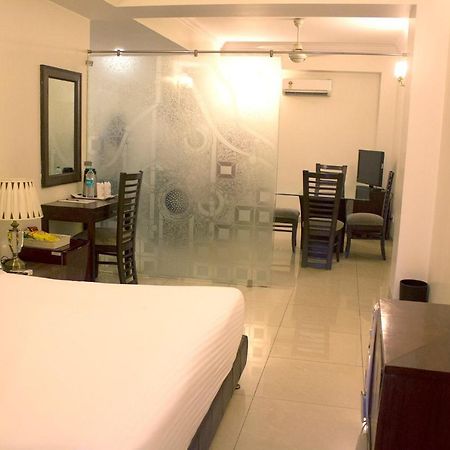 Hotel Bluestone Ghaziabad Ngoại thất bức ảnh